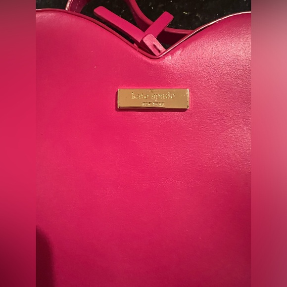 NWOT Kate Spade Pink Heart Shaped Flirt Crossbody handbag with removable strap - Picture 7 of 14